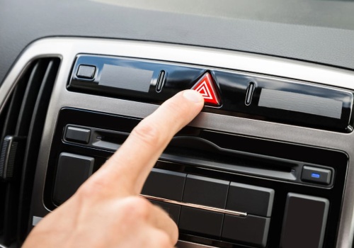 Samochód na światłach awaryjnych w Niemczech. W tych przypadkach jest to zabronione