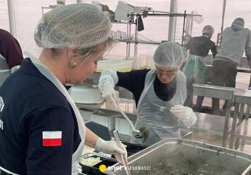 Polacy pomagają Libańczykom. 