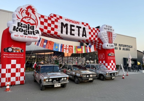 17 tysięcy kilometrów i powrót do korzeni. Kultowe polskie auta wróciły z Tajlandii do Polski