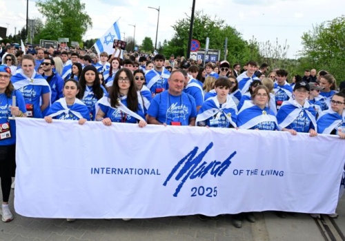 Oświęcim: Marsz Żywych 2026. Tysiące uczestników uczczą ofiary Holokaustu