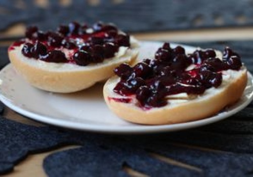 Wiele osób zaczyna dzień od takiego śniadania, a to najgorszy wybór. Cukier wystrzeli w kosmos