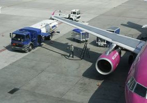 Koniec taniego latania? Paliwa brakuje, a ceny biletów zaraz wystrzelą. 