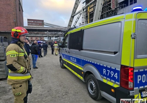 Aktywiści wspięli się na 55-metrową wieżę szybową kopalni JSW. W akcji ponad stu policjantów