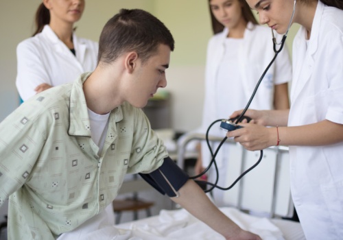 Uczelnie robią biznes, ministerstwo szykuje zmiany. Kształcenie pielęgniarek na cenzurowanym