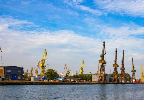 Pożar statku w gdańskim Nowym Porcie. W ładowni złom i odpady