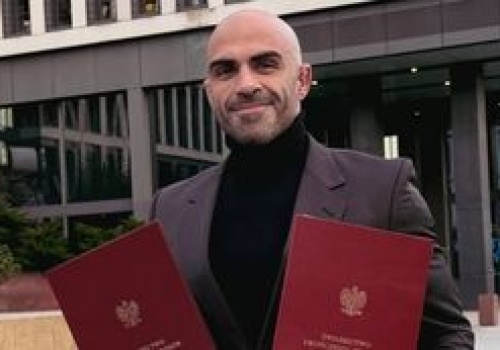 Akop Szostak chwali się, że obronił DWA DYPLOMY i zapowiada: 