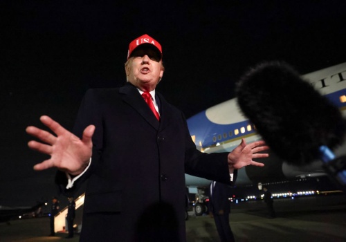 Zapytali Trumpa o porażkę OrbĂĄna. Wymowna reakcja prezydenta USA