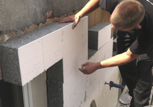 Eksperci swisspor radzą: Jak mądrze wybrać styropian do termomodernizacji domu?