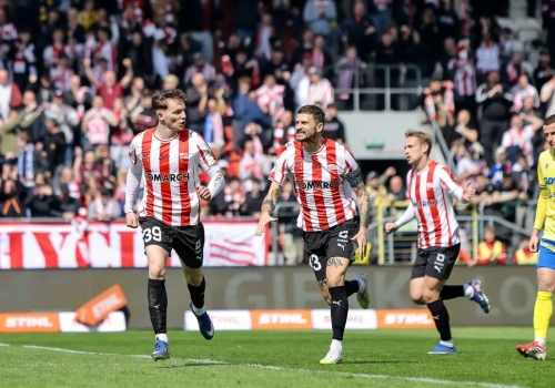 Chłopiec wbiegł na murawę podczas meczu Cracovii. Niecodzienna historia