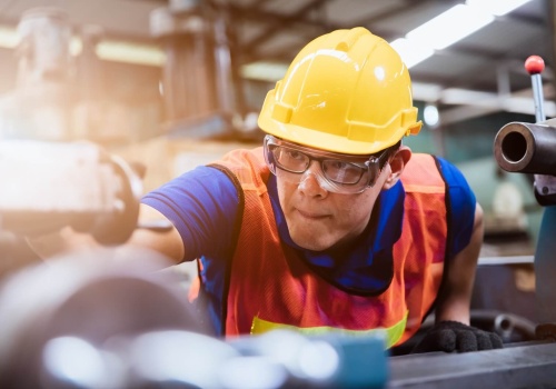 Podatki uderzą w fabryki w UK. Utrata pracy grozi 25 000 osób