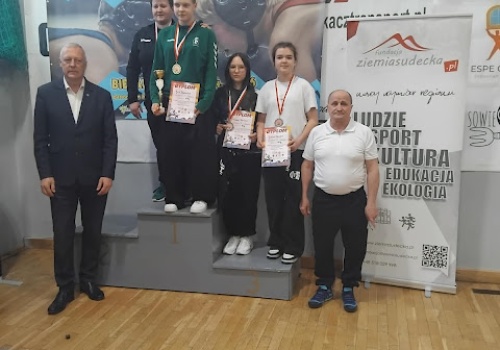 Młodzieżowe zapasy w Bielawie: medal dla Nataszy Trzcińskiej