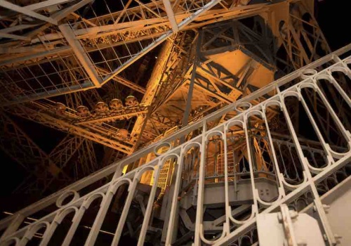 Zabytkowy fragment Wieży Eiffla zostanie wystawiony na aukcji