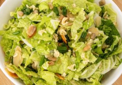 Podprażone wrzucam do surówki z kapusty pekińskiej. Jest wtedy bardziej chrupiąca i smaczniejsza