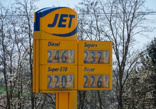 Niemcy tną podatek od paliw