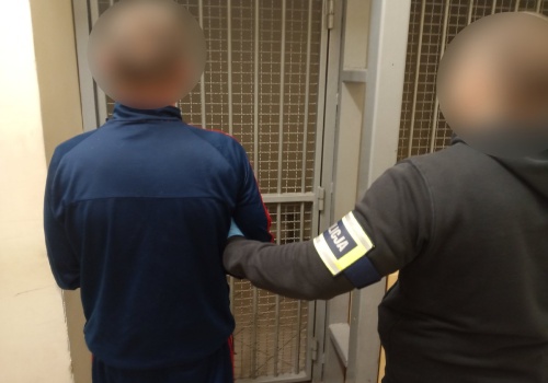 Kaplityny. 56-latek był tak pijany, że po wyjściu z Renault... zasnął