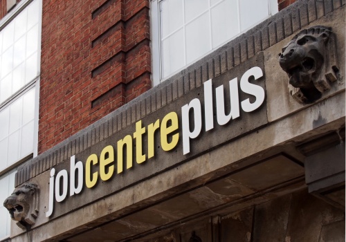 Świadczenia a przeprowadzka – przewodnik jak nie stracić wsparcia