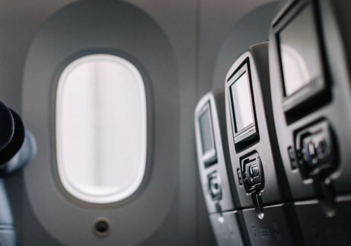 Awantura na pokładzie samolotu do Krakowa. Pasażer stwarzał zagrożenie