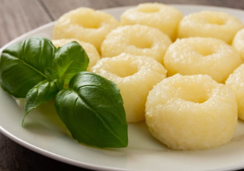 Kluski śląskie w nowej odsłonie. Wujaszek Lifestyle podkręcił klasykę sezonowym pesto