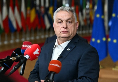 Polska skorzysta na przegranej Orbana? Ekspert komentuje. 