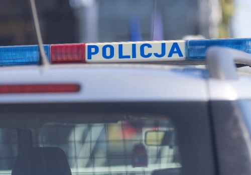 Walec zderzył się z ciężarówką na drodze Ciechanów-Glinojeck. Kierowca trafił do szpitala