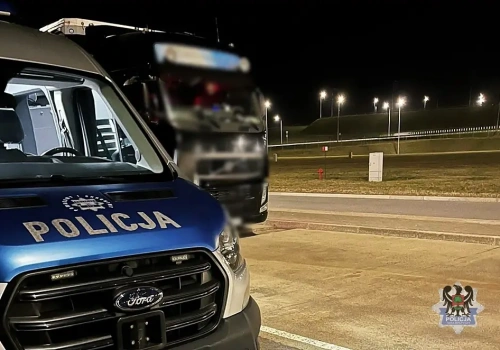Policyjna kontrola tachografu w piątkowy wieczór: sąd i zatrzymanie uprawnień