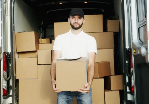 Furgonetka.pl udostępniła możliwość nadania paczki przez rozmowę z AI