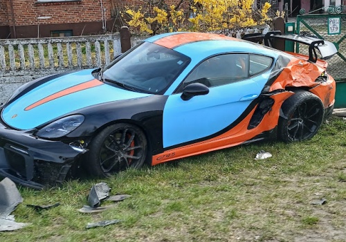 Zderzenie busa z Porsche na ulicy POW w Sieradzu