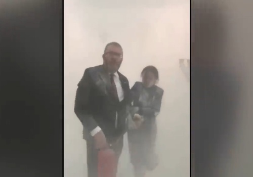 Bukowska przyszła do sądu w Warszawie. Zeznała, co Grzegorz Braun zrobił w Sejmie