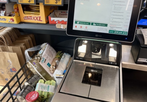 Nowe zasady ocen w Biedronce. Od kwietnia zmiana obejmuje kasy samoobsługowe