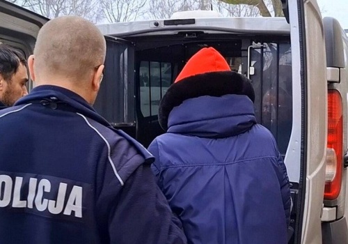 Piekło małej Blanki. Matka patrzyła, jak partner dręczy jej 1,5-roczną córkę