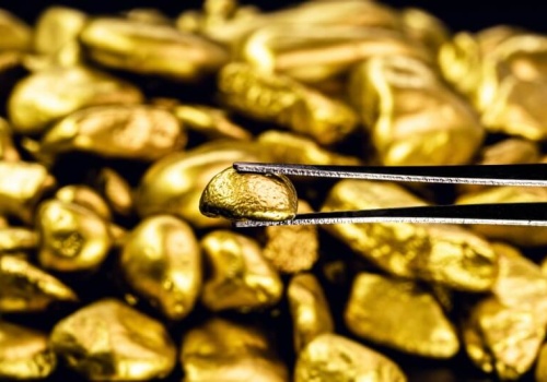 Złoto znów będzie tańsze? Analityk wyjaśnia, co dzieje się na rynku