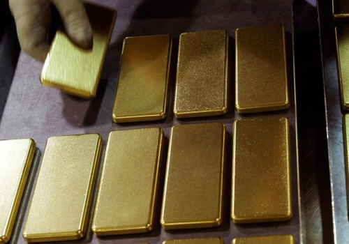 Złoto staniało z powodu umocnienia dolara