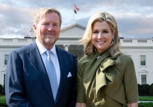 Nocleg monarchów w Białym Domu. Wizyta wywołuje falę krytyki