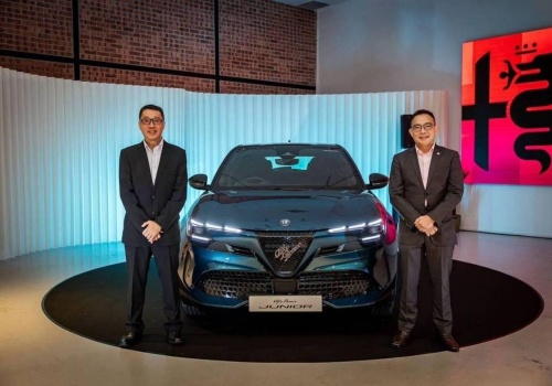 Alfa Romeo Junior Elettrica przybywa do Singapuru