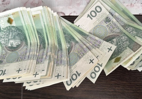 Szukają pracowników i płacą w tysiącach. Praca ze stabilną umową, wystarczy wysłać CV