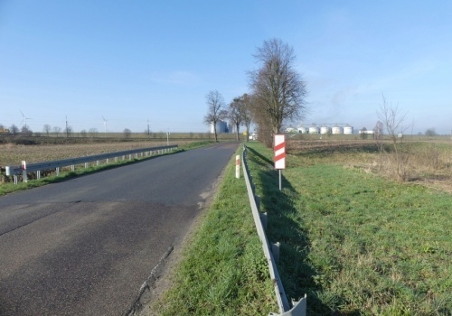 Przy tej drodze projektują rowerową ścieżkę