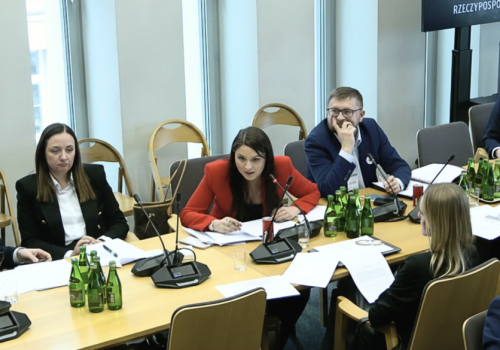 Ustawa frankowa wstrzymana w ostatniej chwili – chaos czy celowa gra przed wyrokami TSUE?