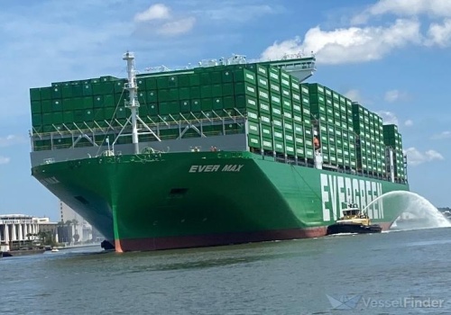 Evergreen Marine przyspiesza dekarbonizację. Zamawia 6 megakontenerowców LNG