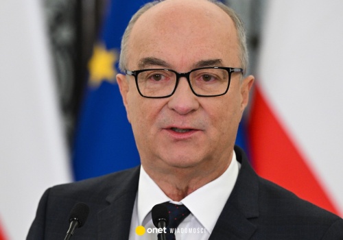 Marszałek Sejmu chce specjalnej grupy z Węgrami. W tle sprzedaż stacji Lotosu