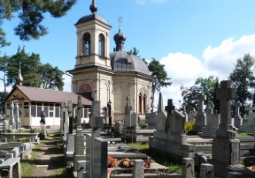 We wtorek paschalny prawosławni odwiedzają cmentarze, duchowni święcą groby