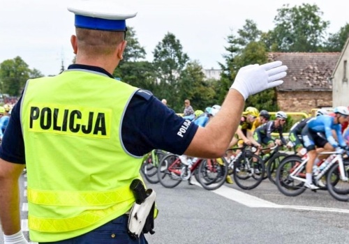 Zamiast medalu – kajdanki. Uciekał przed Policją w kolarskim peletonie