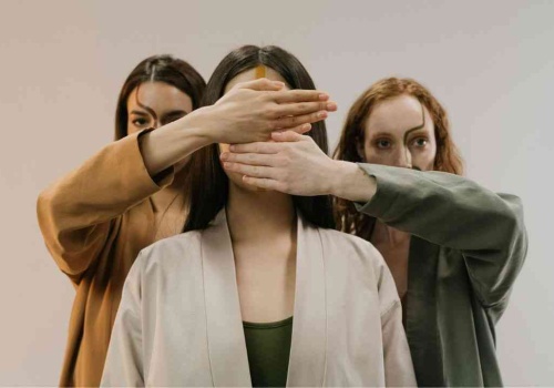 Dlaczego łatwo wierzysz w kłamstwa? Tak działa prosta pułapka