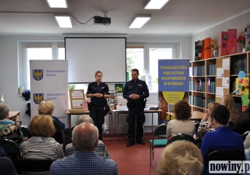 Seniorzy na celowniku oszustów. W Rybniku uczą, jak nie dać się nabrać