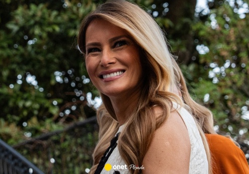 Sukienka Melanii Trump przykuła uwagę wszystkich. Nieoczywisty wybór pierwszej damy