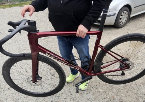 Sobótka: złodziej roweru ścigany przez policję dołączył do wyścigu kolarskiego i prawie wygrał