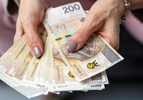 Rząd uderza w kieszenie Polaków. Nowa opłata zaboli konkretną grupę