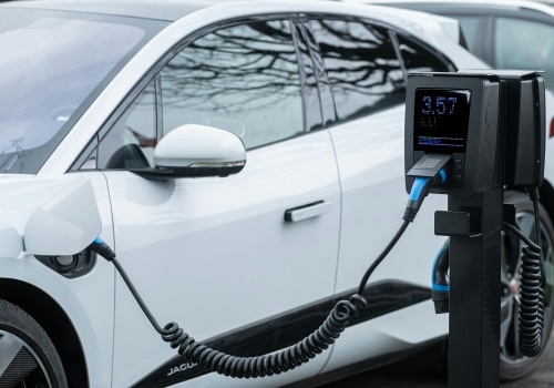 Jak zaplanować pierwszą dłuższą podróż samochodem elektrycznym?