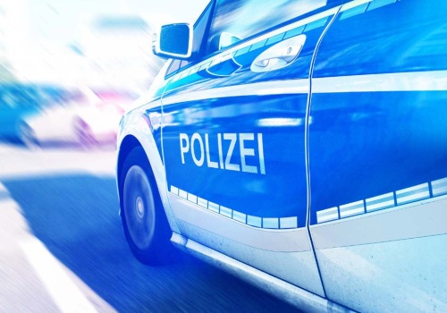 Sceny jak z filmu akcji w Niemczech. 59-latek zatrzymał pędzące auto z nieprzytomnym kierowcą