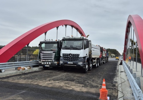 Ślesin. Most przeszedł testy obciążeniowe. Inwestycja zbliża się do końca