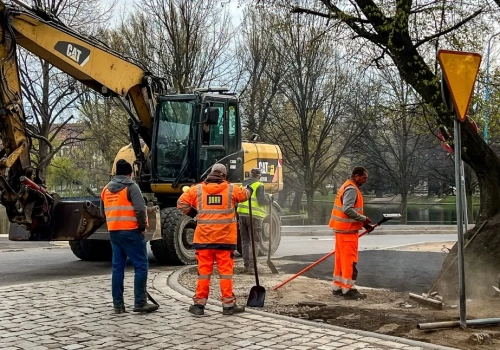 Finisz prac wykończeniowych na ulicy Powstańców Śląskich w Legnicy